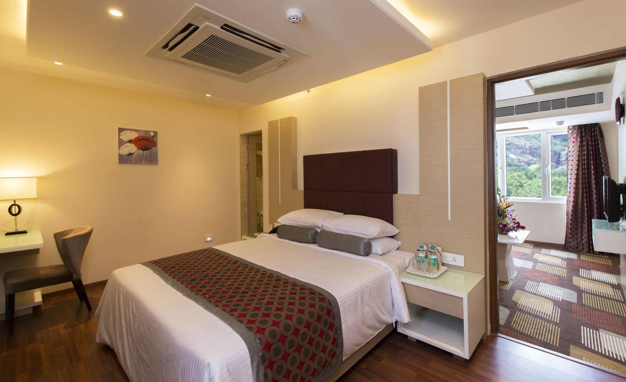 Hotel Pai Viceroy Tirupati Exterior foto